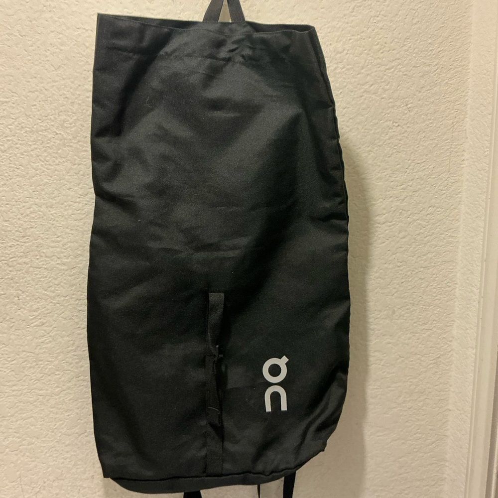 On Cloud Ambassador Backpack Tote Running Bag Unisex Black Pack Bag Reflective